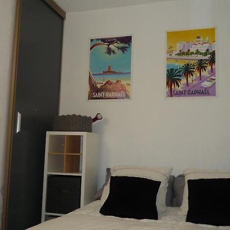 Appartementfrontdemersaintraphaelsantalucia Saint-Raphael (Var) Exterior foto